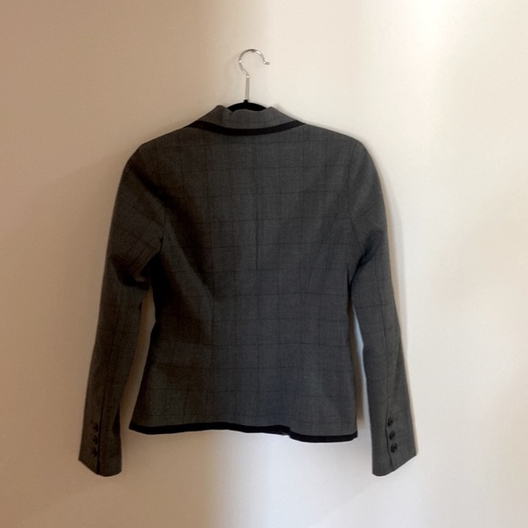 Adorable pleated blazer with some stretch. - Picture 2 of 3